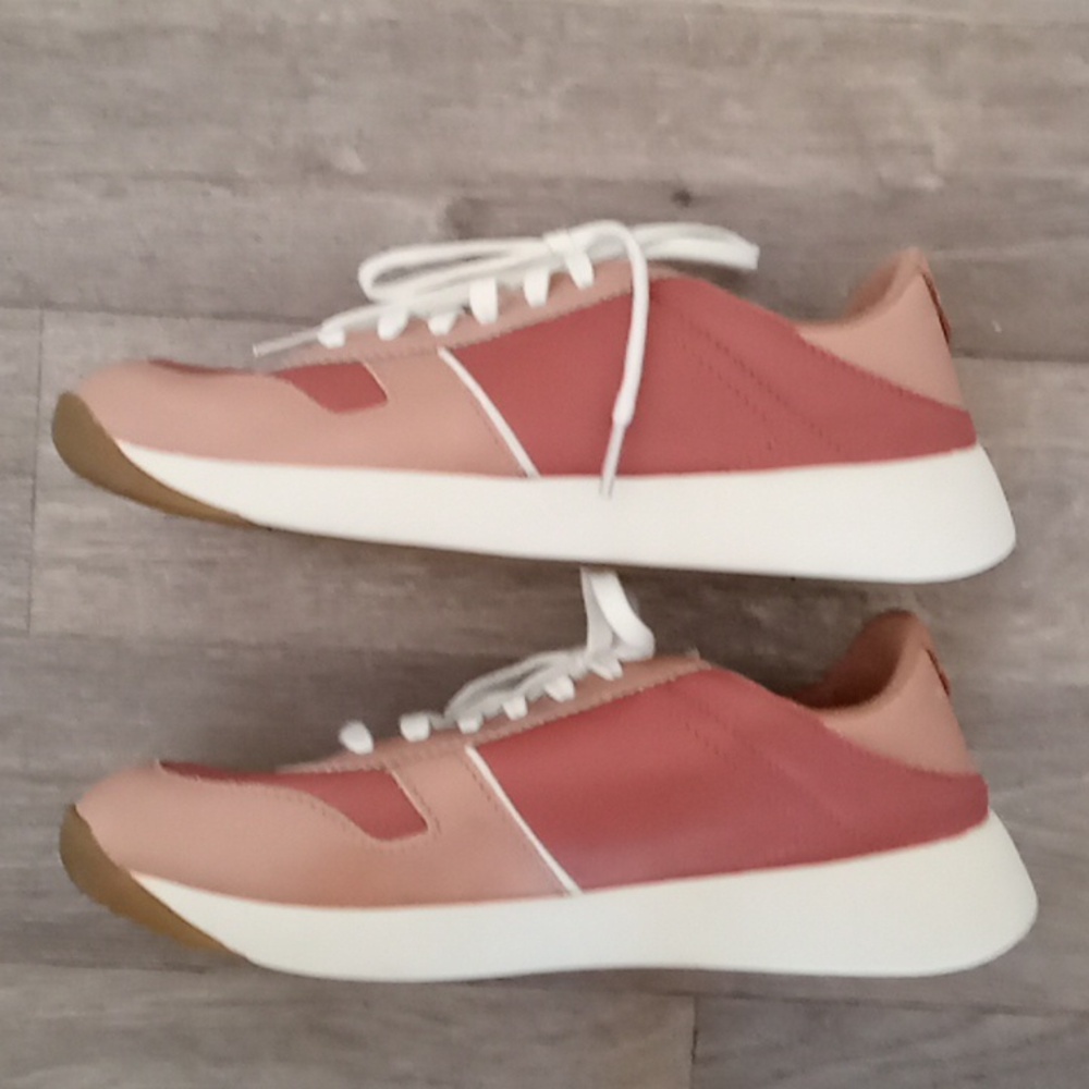OluKai Kaulele Cedarwood Leather Sneaker - Picture 4 of 12